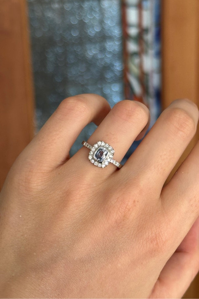 ANILLO HALO CUSHION ZAFIRO