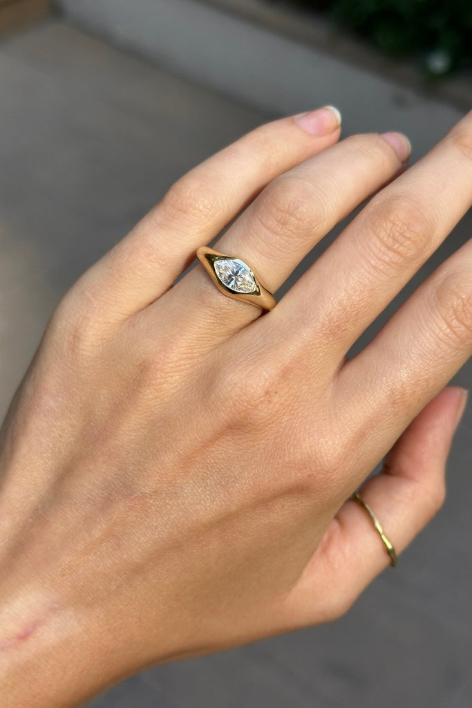 ANILLO SELLO DIAMANTE MARQUESA