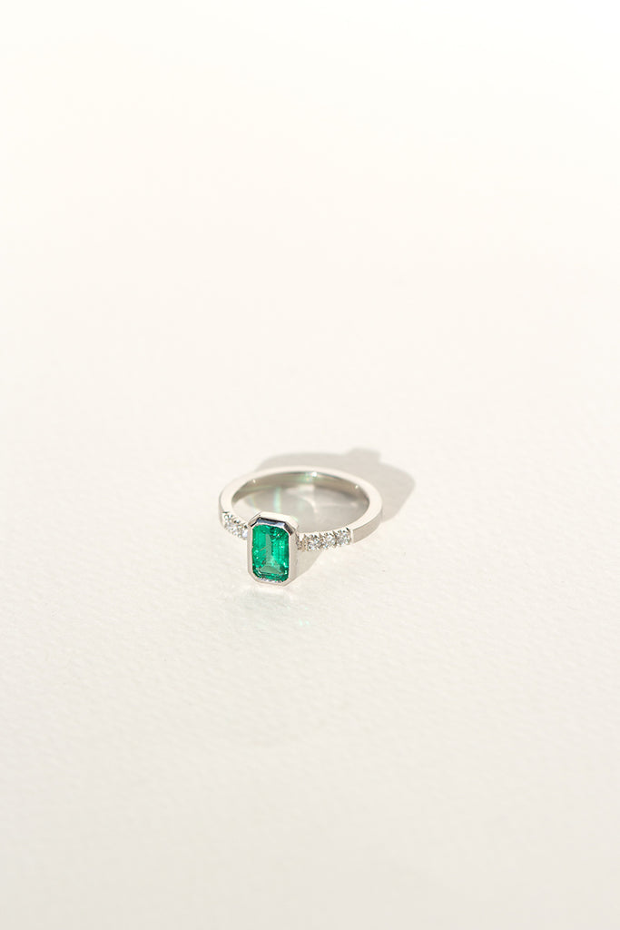 ANILLO ESMERALDA OCT DIAMANTES PT