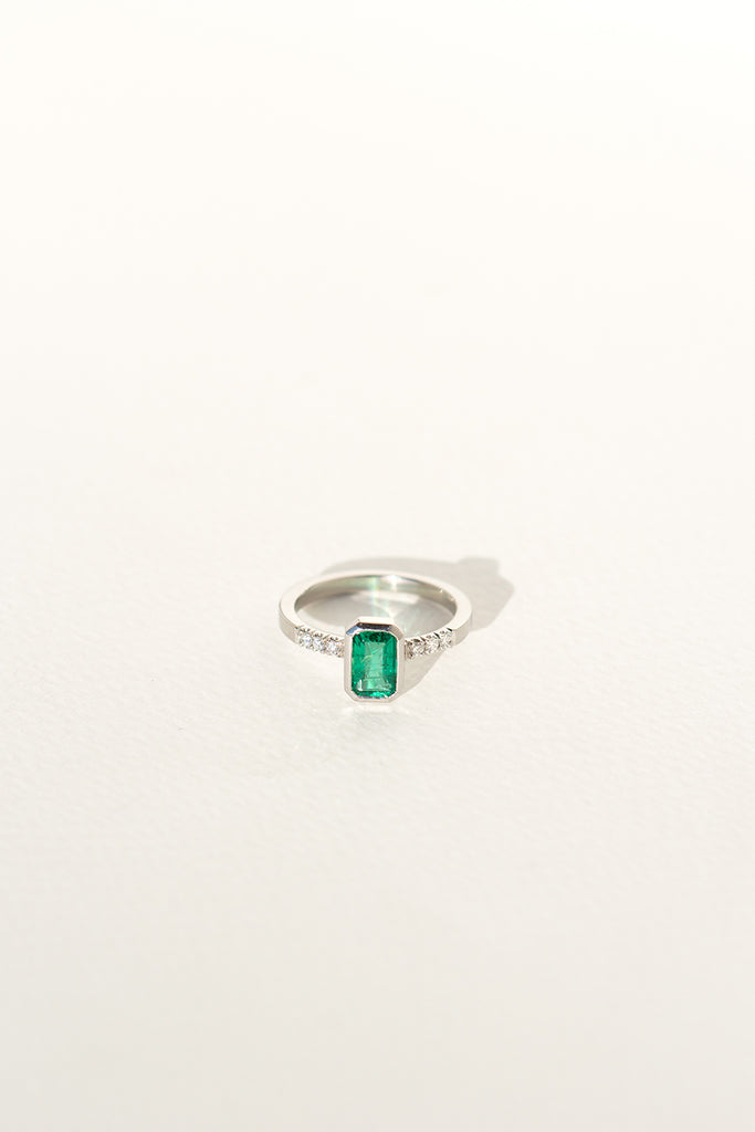 ANILLO ESMERALDA OCT DIAMANTES PT