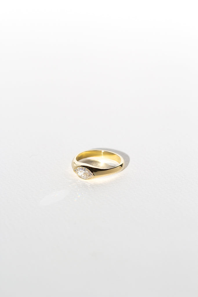 ANILLO SELLO DIAMANTE MARQUESA